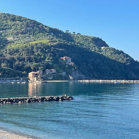 Beatrice Nel Centro Di Levanto Exteriör bild