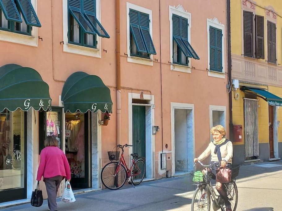 Beatrice Nel Centro Di Levanto Exteriör bild