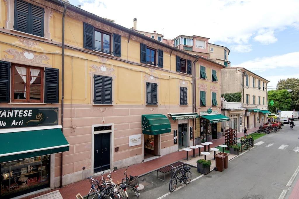 Beatrice Nel Centro Di Levanto Exteriör bild